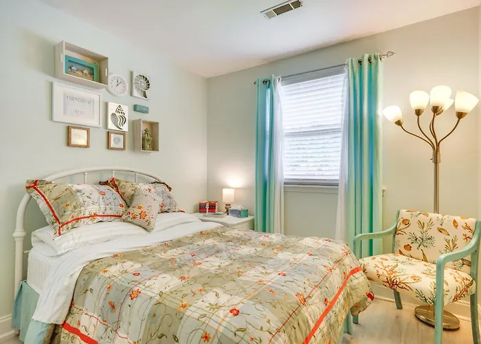 Cozy Goose Creek Escape With Patio And Grill