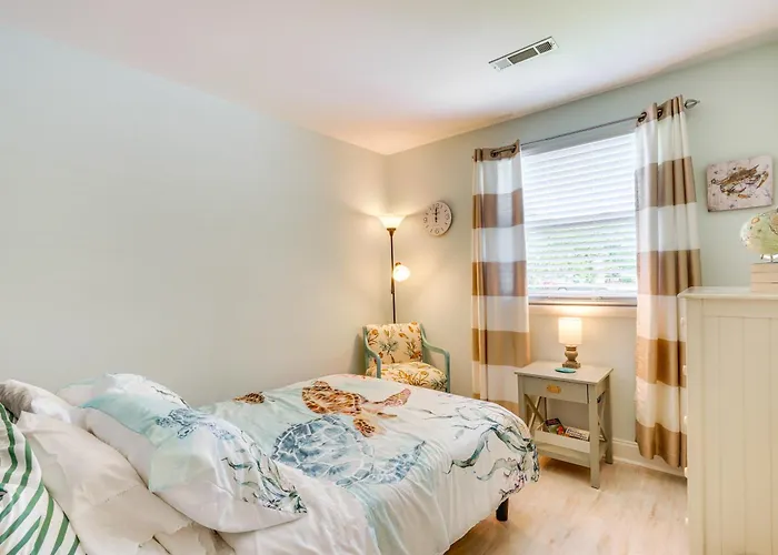 Cozy Goose Creek Escape With Patio And Grill