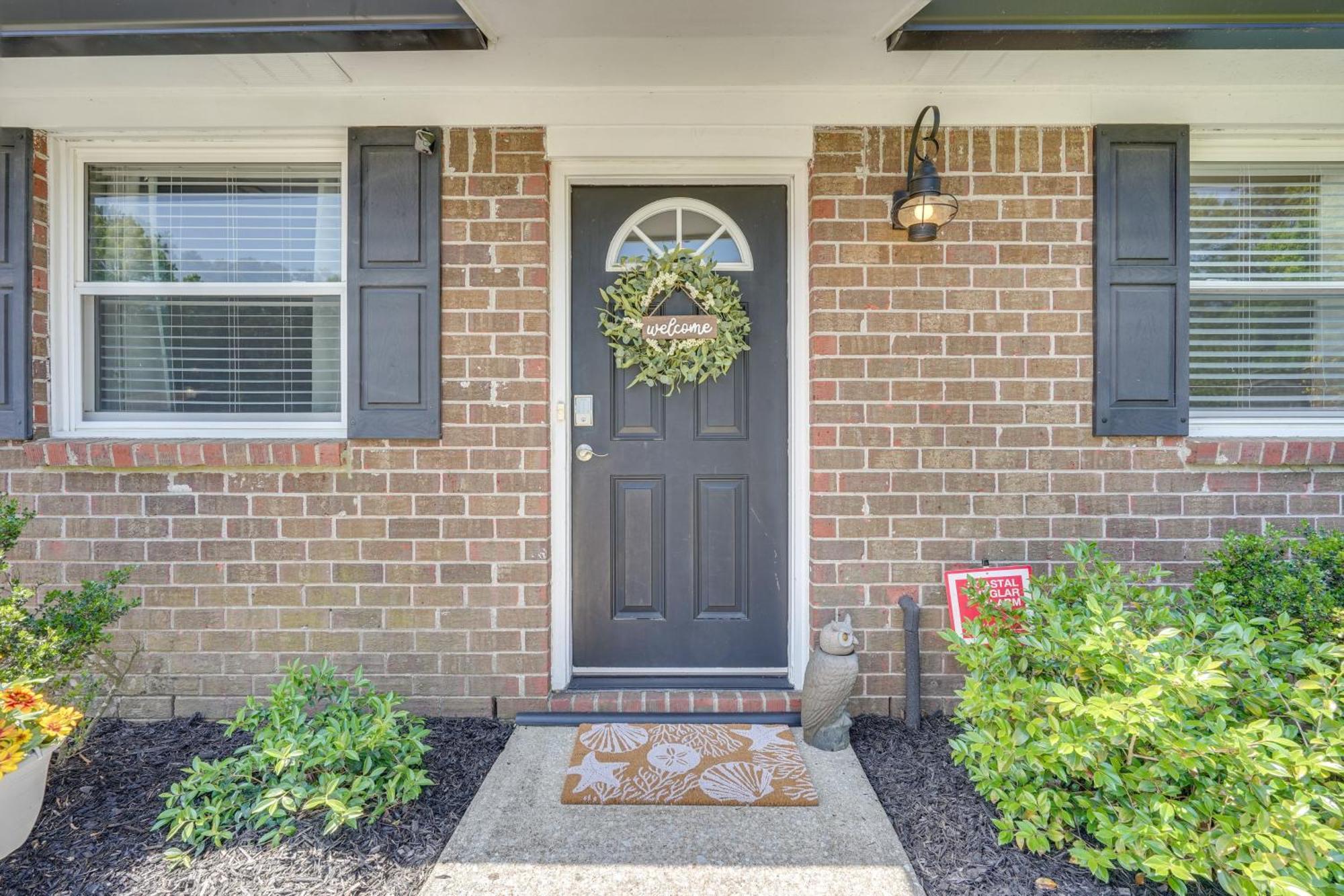 Holiday home Cozy Escape With Patio And Grill Goose Creek